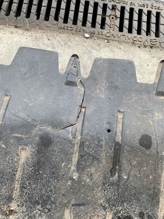 scut motor plastic volkswagen jetta - motorina 2011