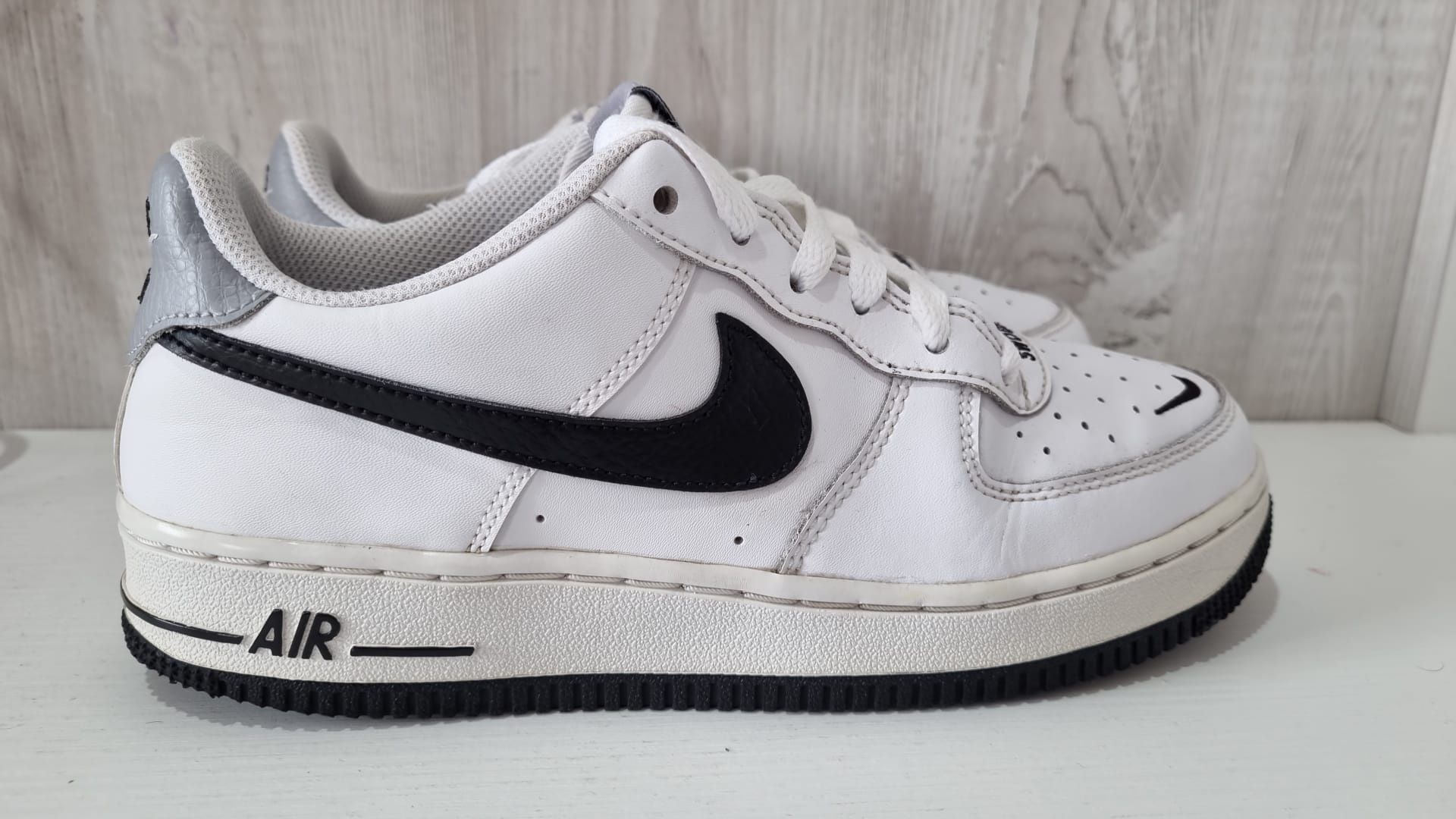 Nike Air Force 1 LV8 mărime 38