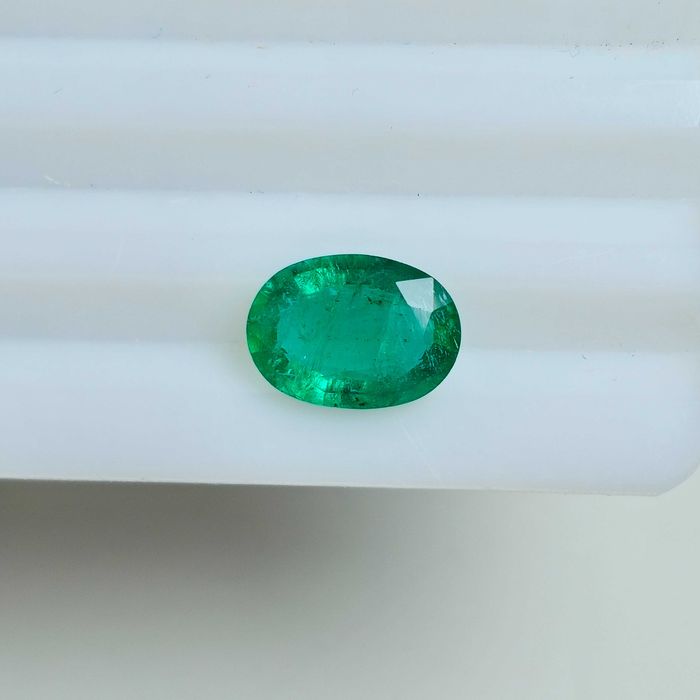 Естествен изумруд 2.39 ct