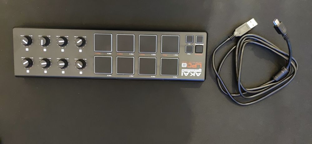 Vand Controller Midi Akai Lpd8.