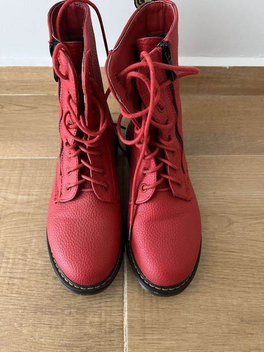 Червени Зимни Боти