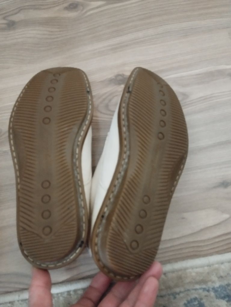 Pantofi piele și textil pentru bărbați.