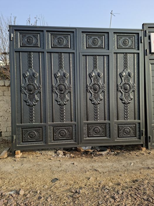 Темир дарвоза  сотилади