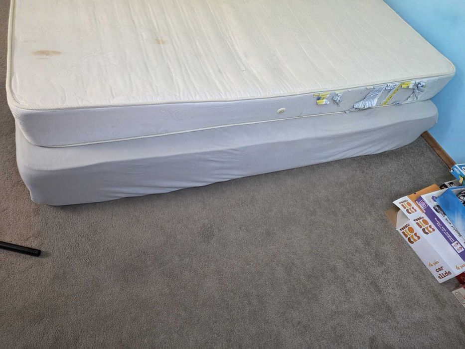 Vând saltea 200x140x20