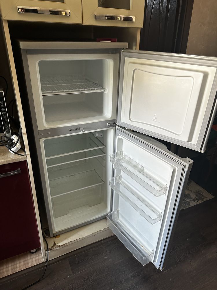 Продам холодильник Midea