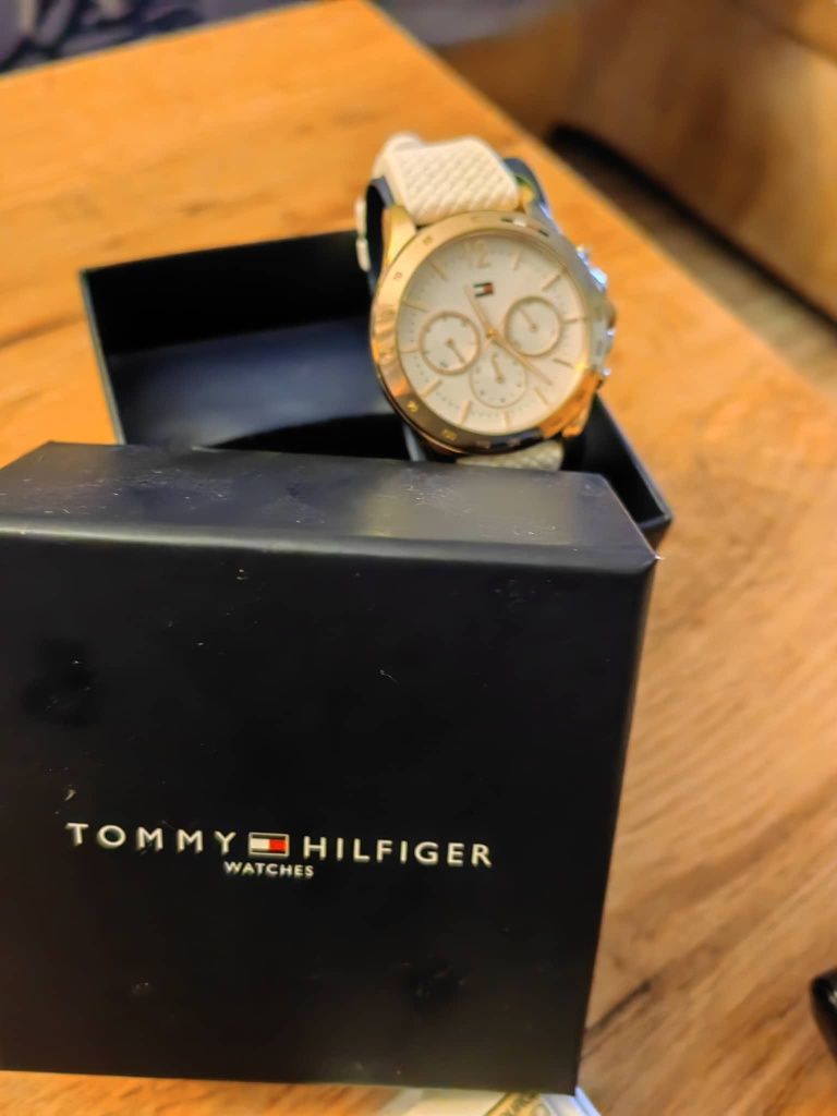 Часовник Tommy Hilfiger