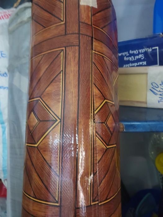 Linoleum Model Cruce lat 2m, lung 20 m. Grosime 1,2mm. Livram cu Verif