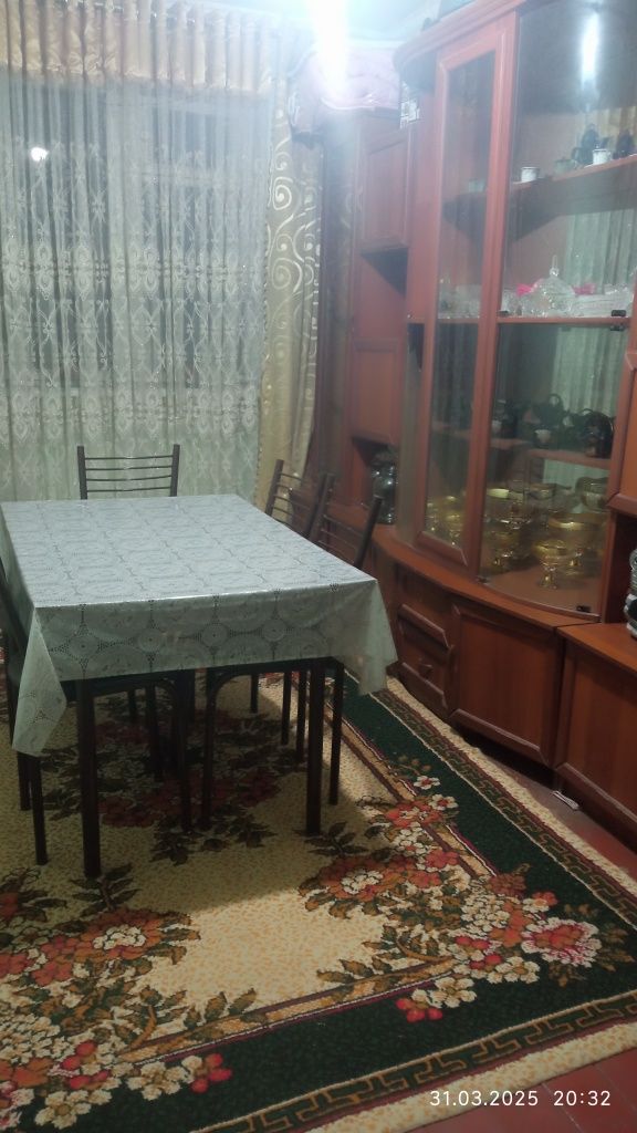 Катеж сотилади срочно 3 хонали ховлиси бор