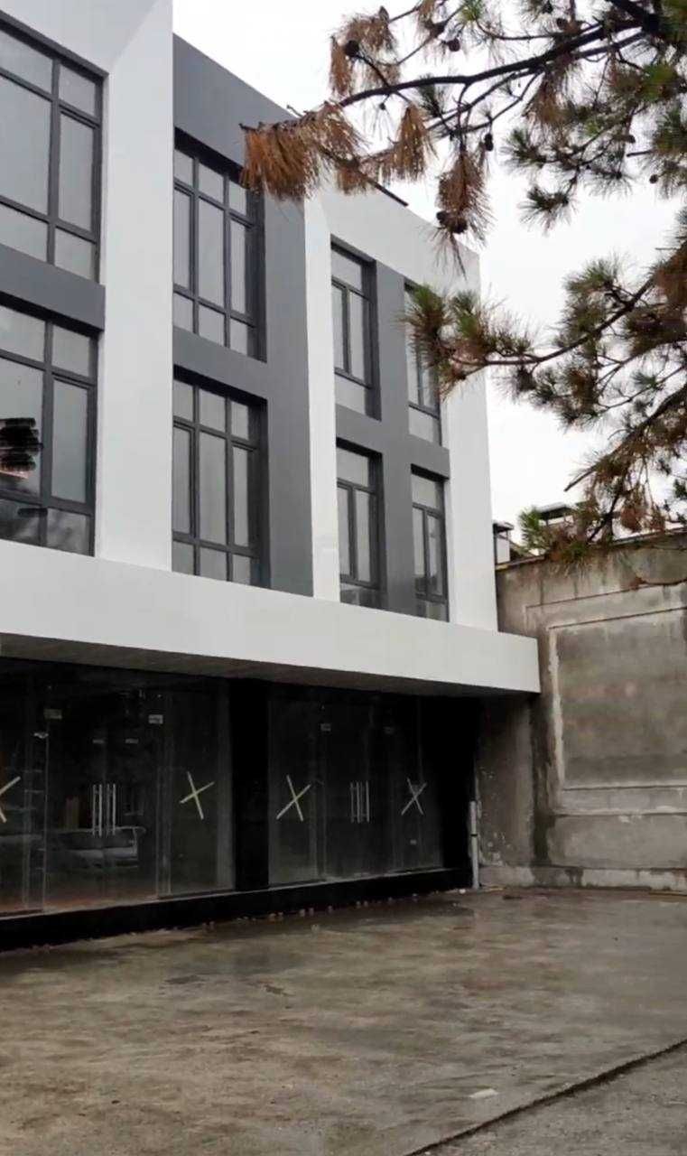 Сдаётся здание вдоль дороги 1000м2 Ориентир Шастри (N121)