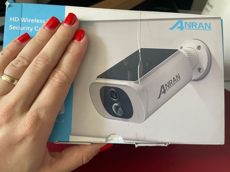 Camera de supraveghere cu incarcare solara