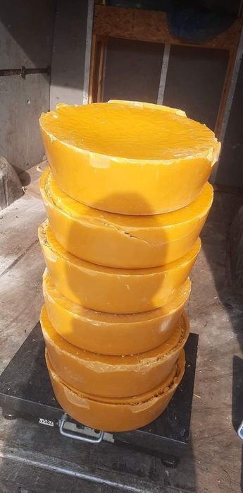 Vând ceară naturală de albine.