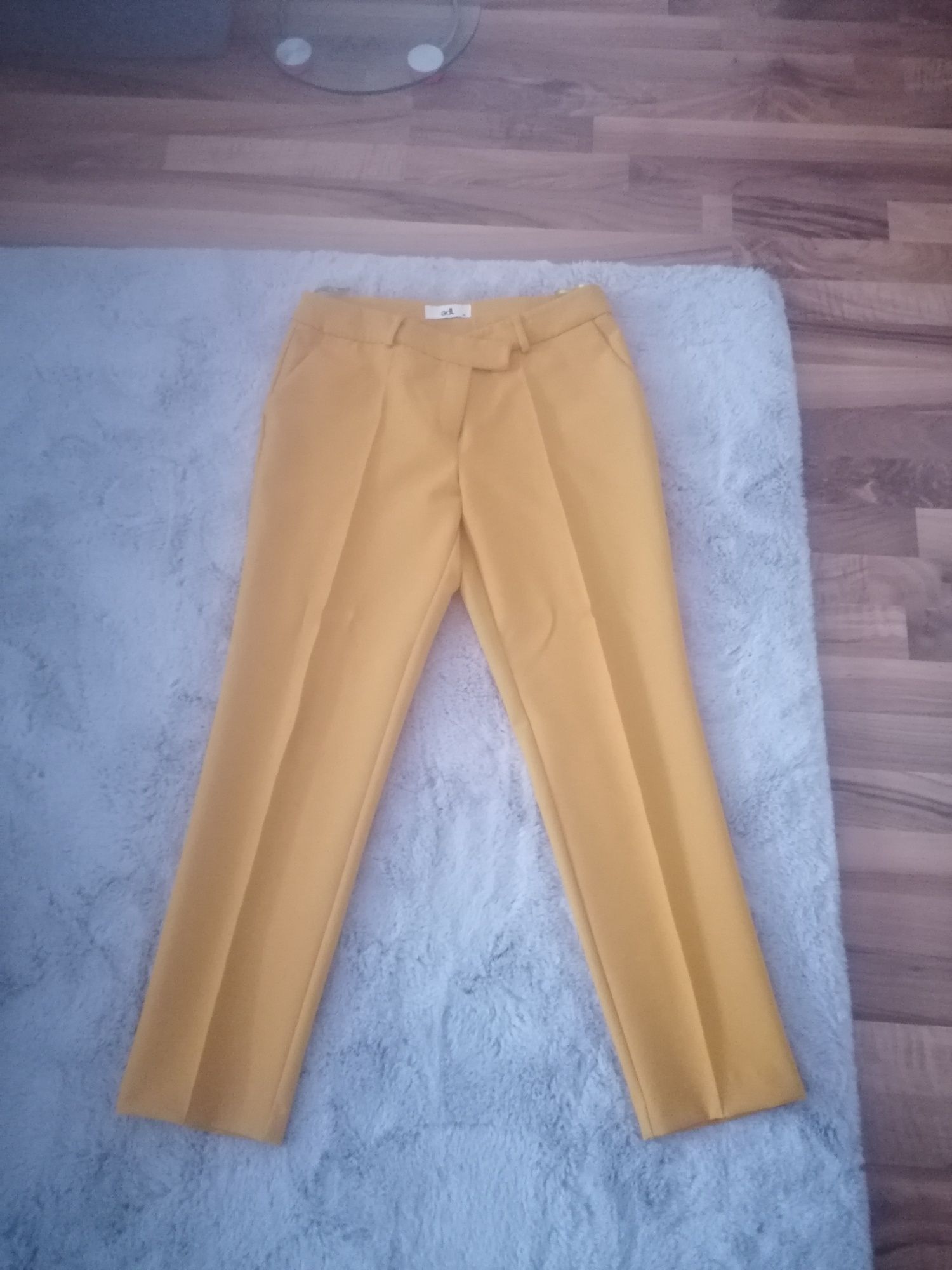 Vand pantaloni de stofa