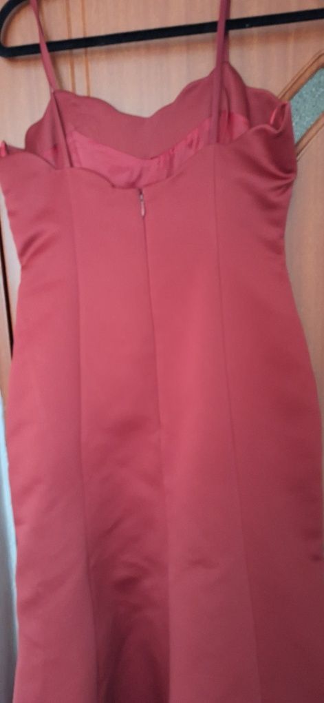 Rochie eleganta visiniu