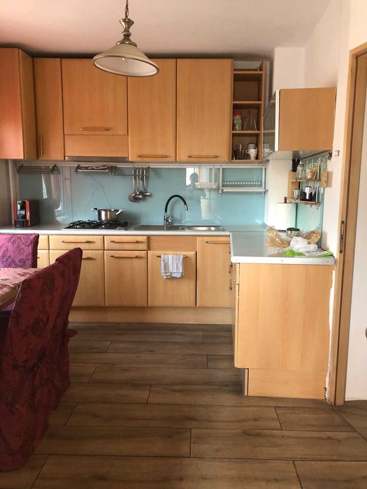 Mobilă bucătărie de vânzare cu electrocasnice