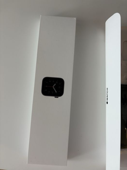 Смарт часовник Apple Watch SE