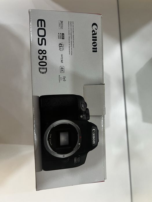 Фотоапарат CANON EOS 850D и обектив CANON 18-55mm