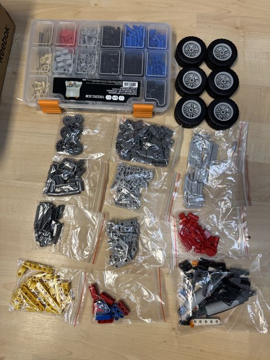 LEGO Technic 42024 - камион с контейнер и грейдер (2в1)