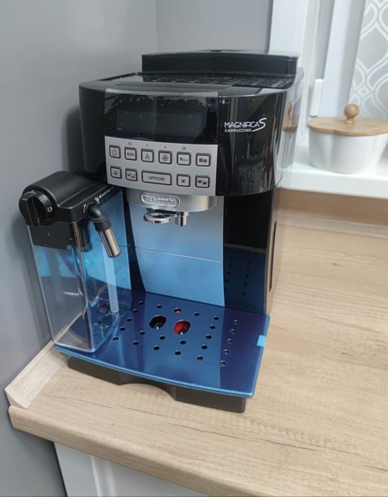 Кофемашина Delonghi magnificaS