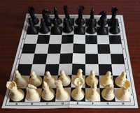 Шахматы с шахматной доской (новый комплект, для подарка, с доставкой)