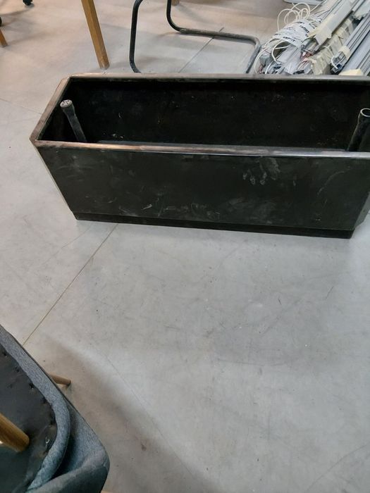 Продавам градинска кашпа