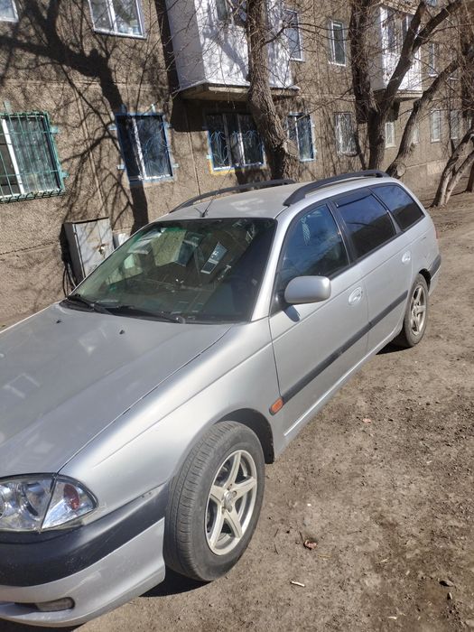 Продам машина TOYOTA AVENSIS