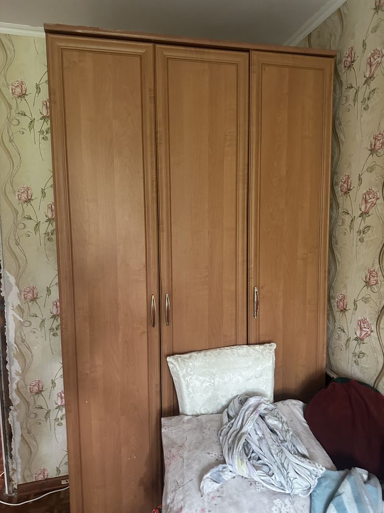 Продается шкаф и прихожая б/у