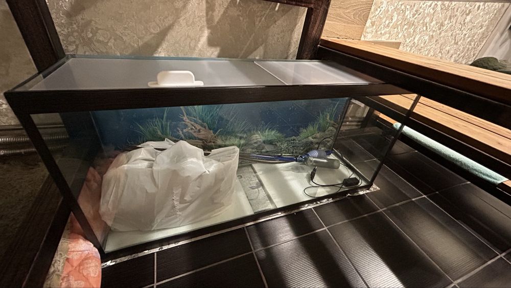 Продам аквариум 108х30х82