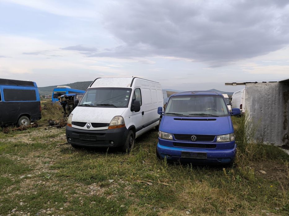 Dezmembrez Renault Master motor 2.5 euro4