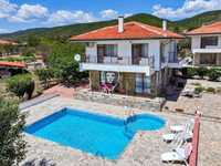 Двуетажна къща с басейн в село Горица