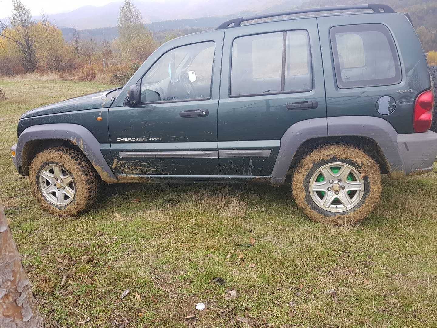 На части . Jeep Cherokee 2500 crdi