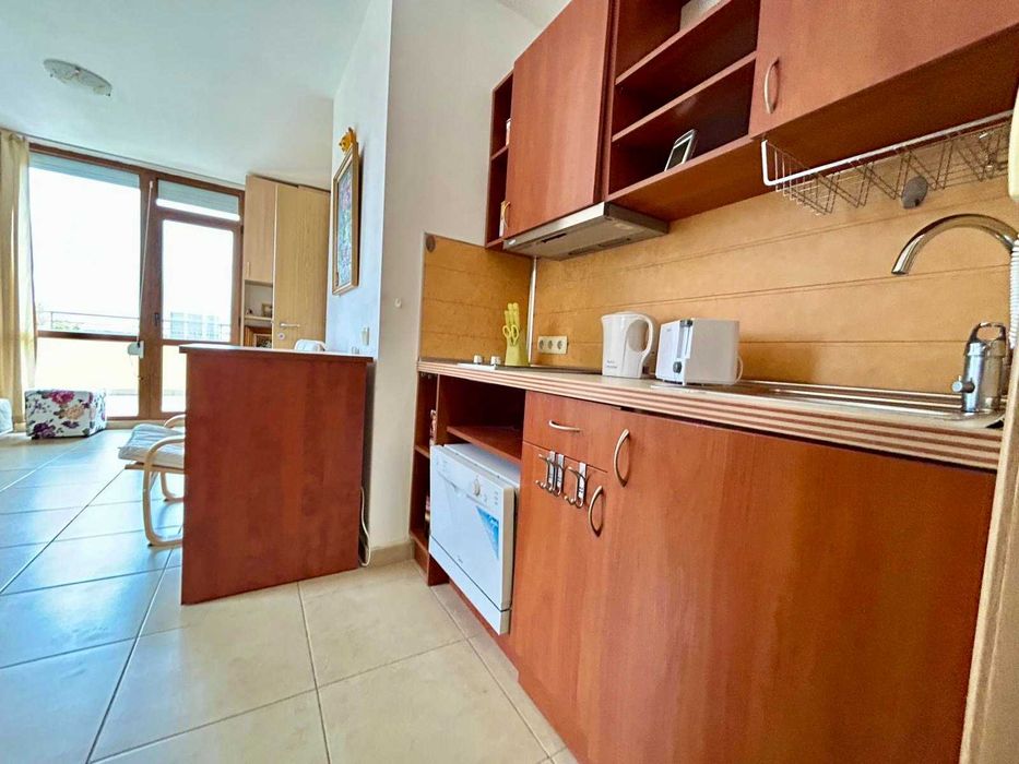 Просторен двустаен апартамент в к-с „Аштън Хол“