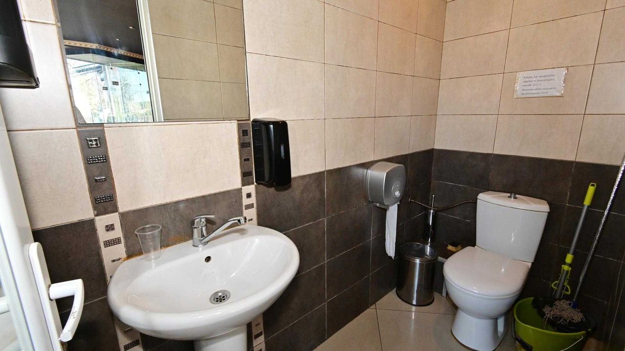 Продава се Заведение в Перник, Изток - 140 кв.м за 1411 €/кв.м - Снимка #13
