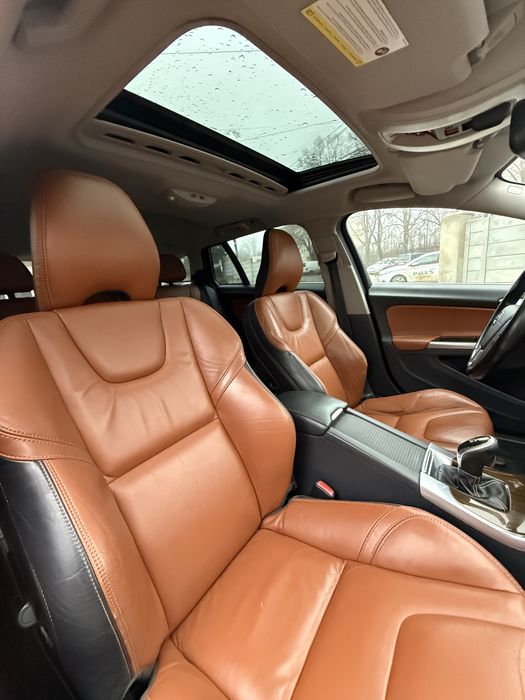 Volvo V60 Plug in Hibrid / Summum / D6 286 cp / AWD