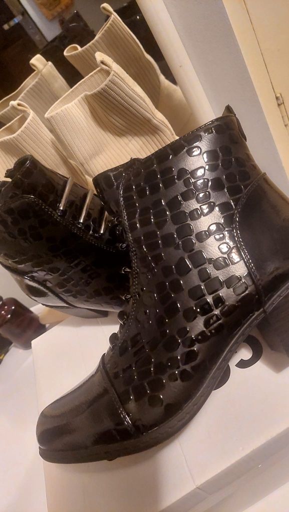 De vanzare botine