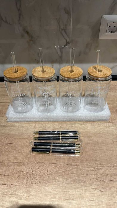 Set de 4 pahare cu pix și felicitare