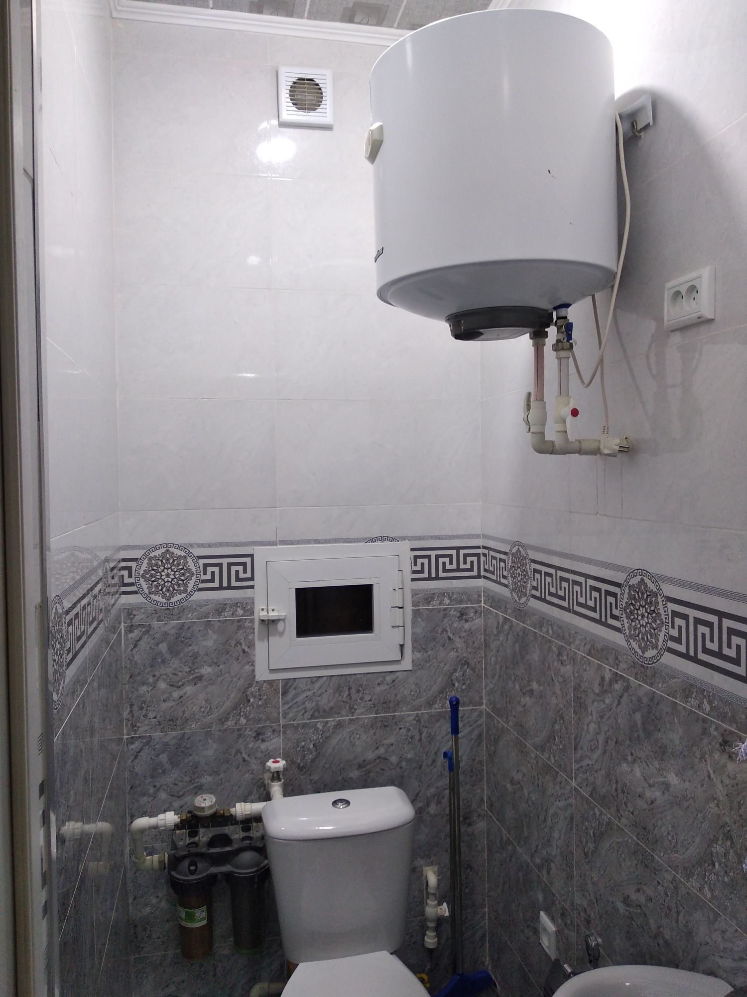 Квартира в аренду .Общ площадь 83м2 . парковка: есть. Комиссионный:нет