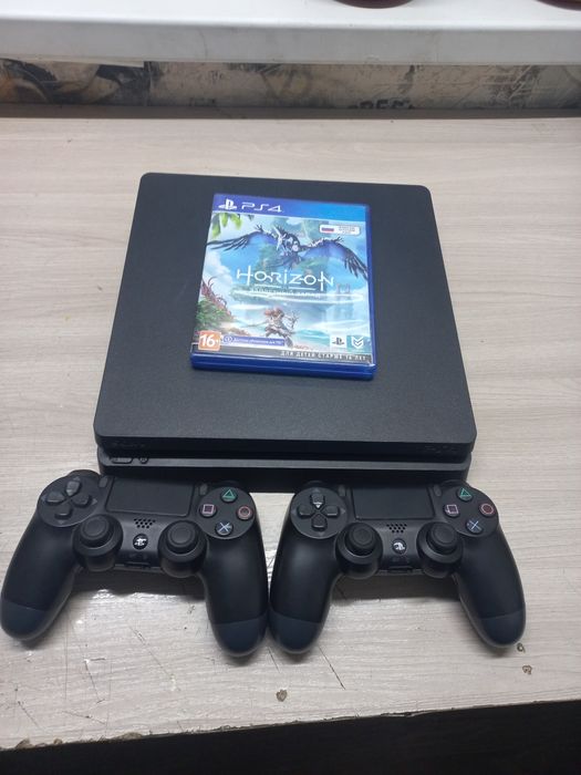 ps 4 slim в хорошом состоянии на 1 терабайт + диск с игрой в подарок