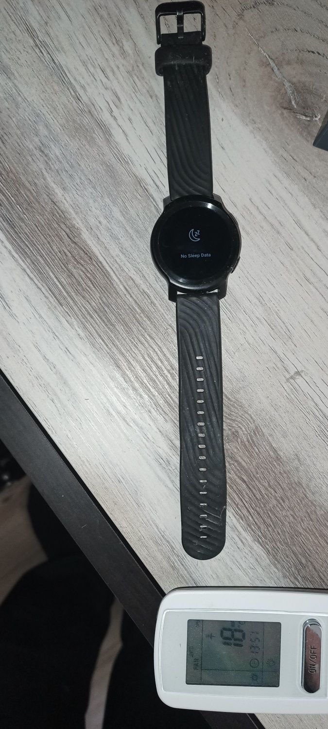 Продавам смарт часовник Moto watch 100