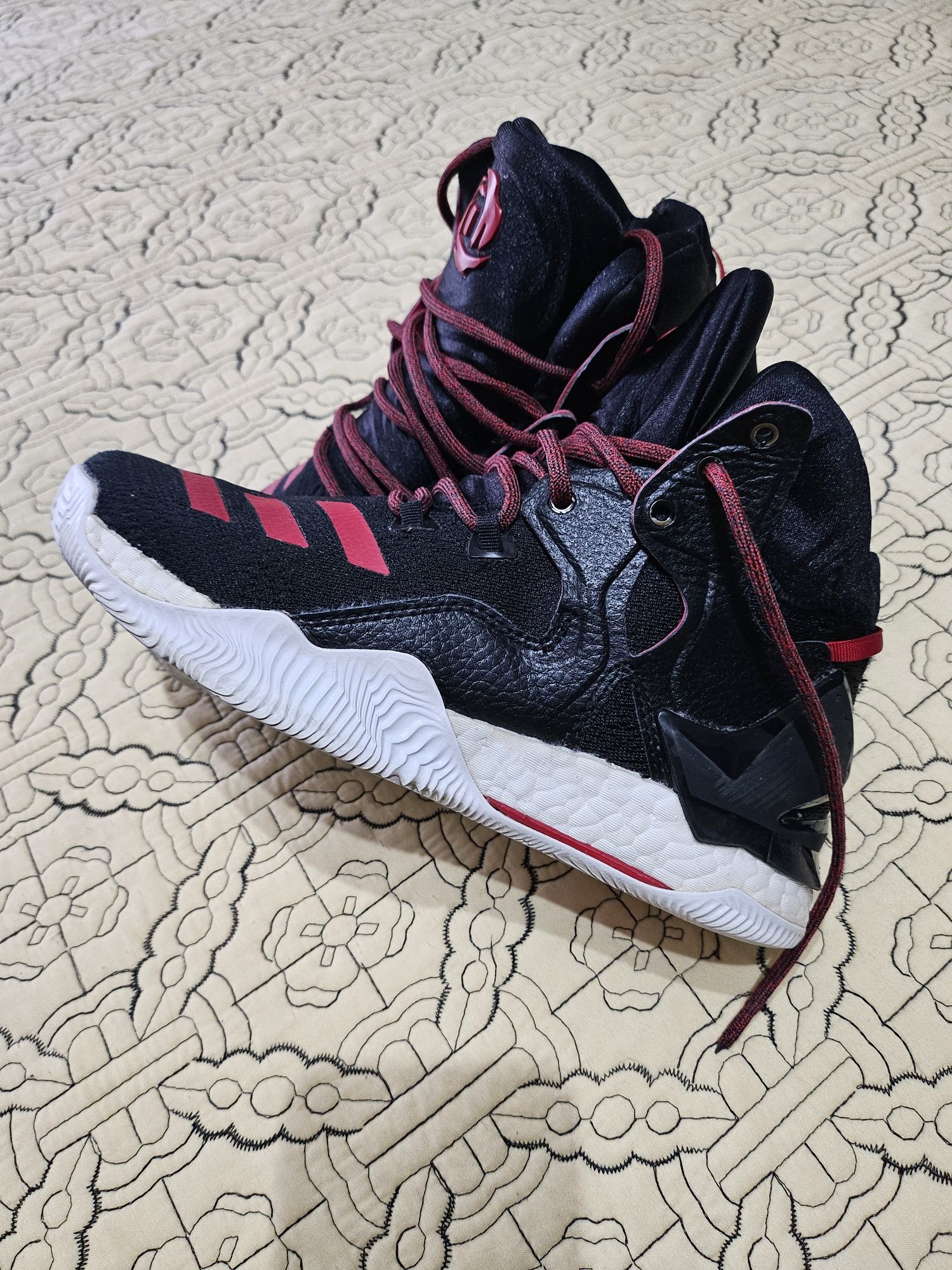 Adidas D Rose 7 away.