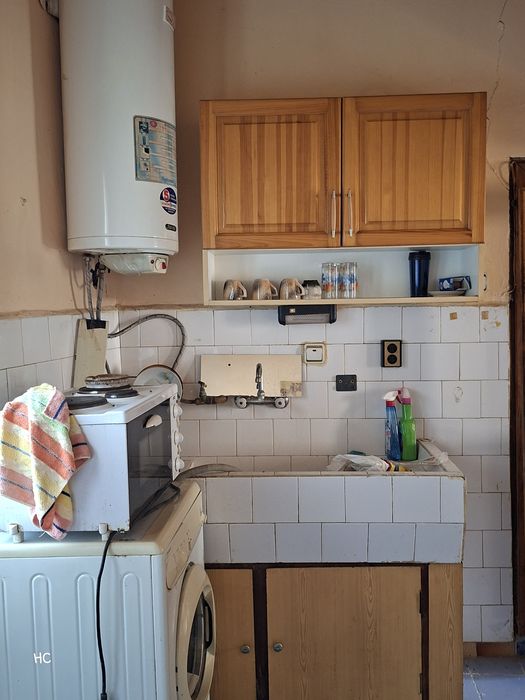 Продавам  двуетажна къща