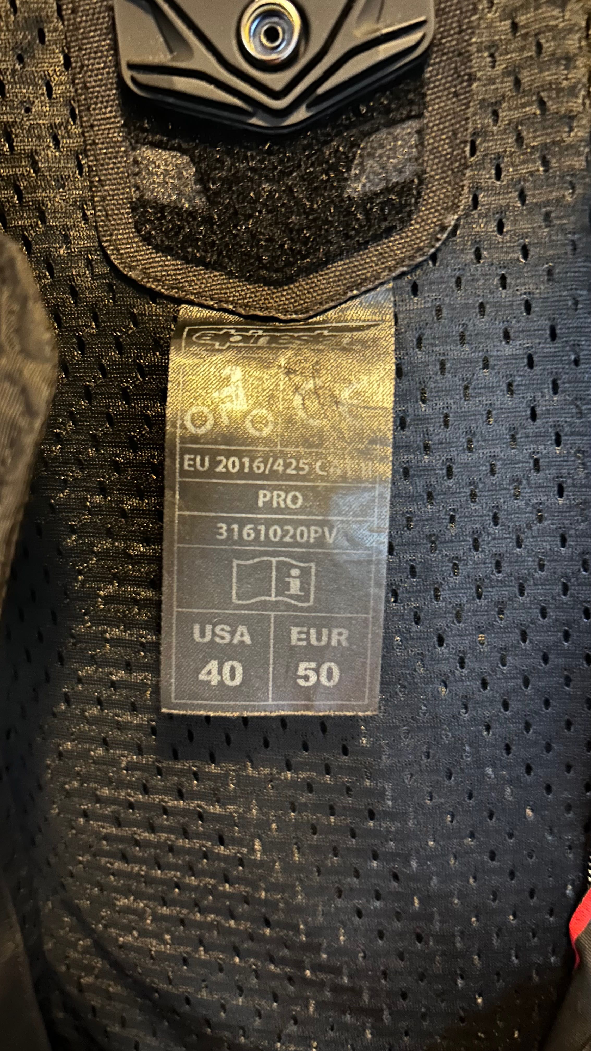 Alpinestars Motegi V3 двуделен екип – размер EUR 50 / USA 40