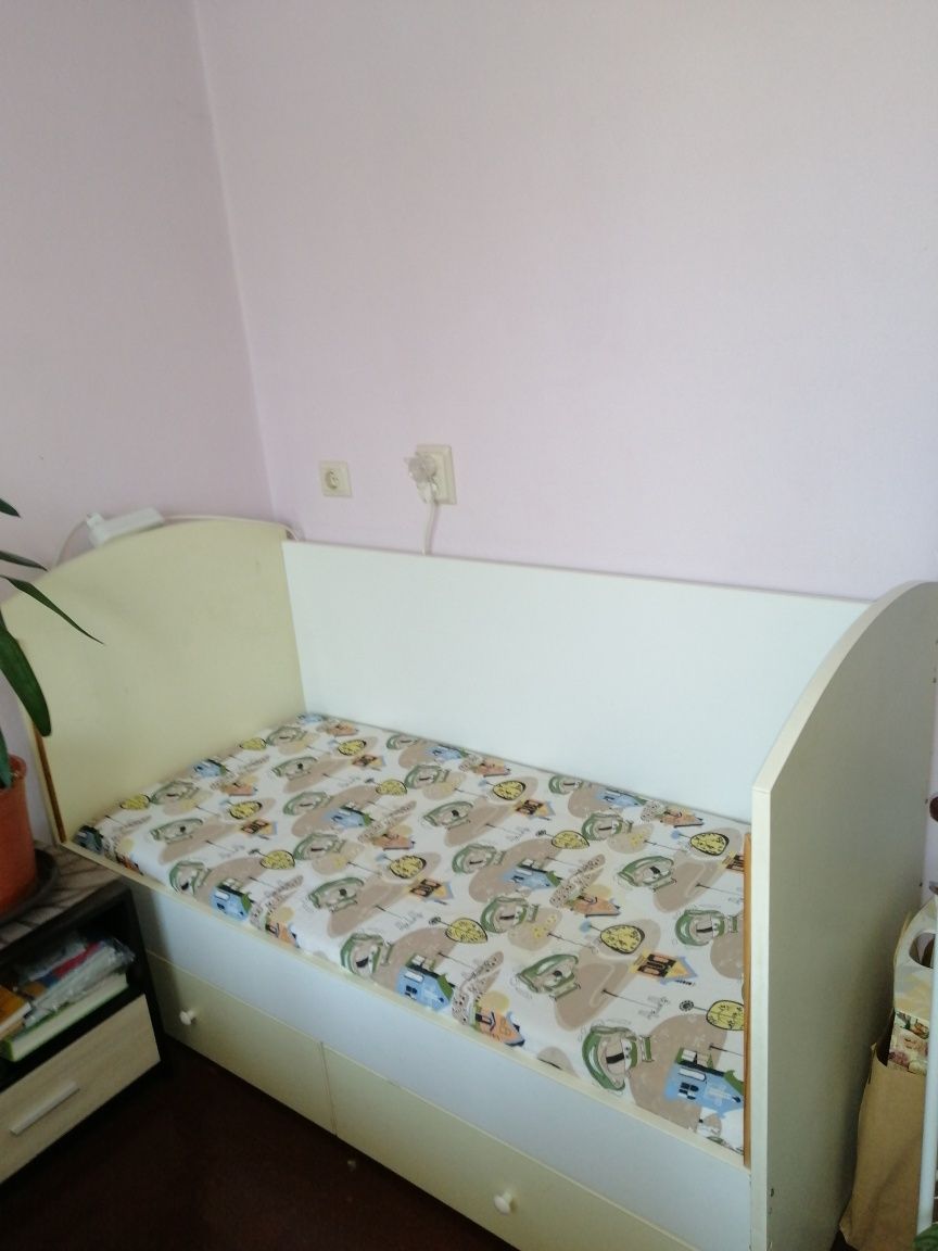 Детско легло с чекмеджета