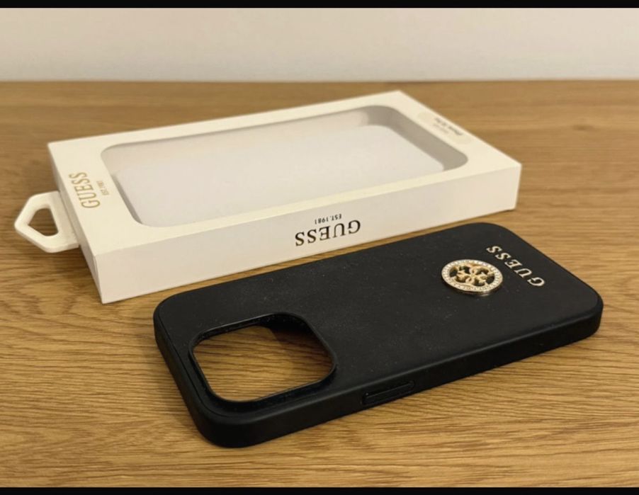 Husă rigidă GUESS neagră pentru iPhone 15 PRO