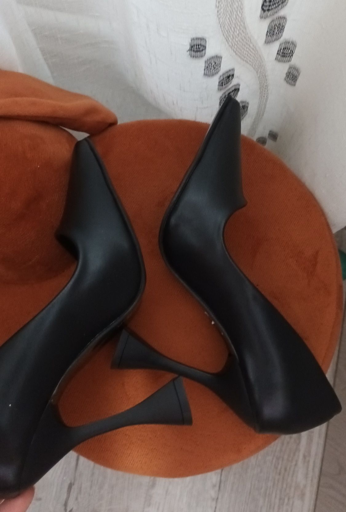 Pantofi stiletto