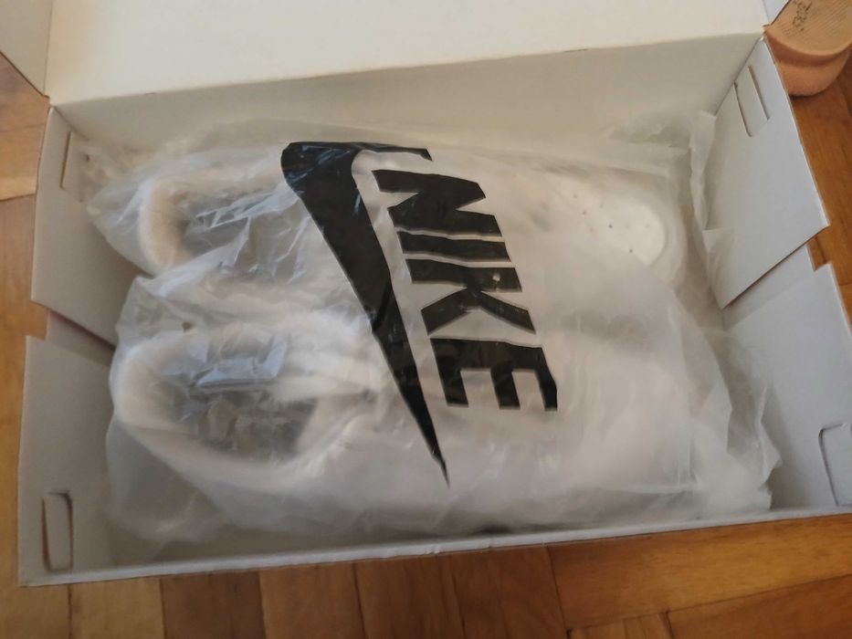 Бели Nike Air Force