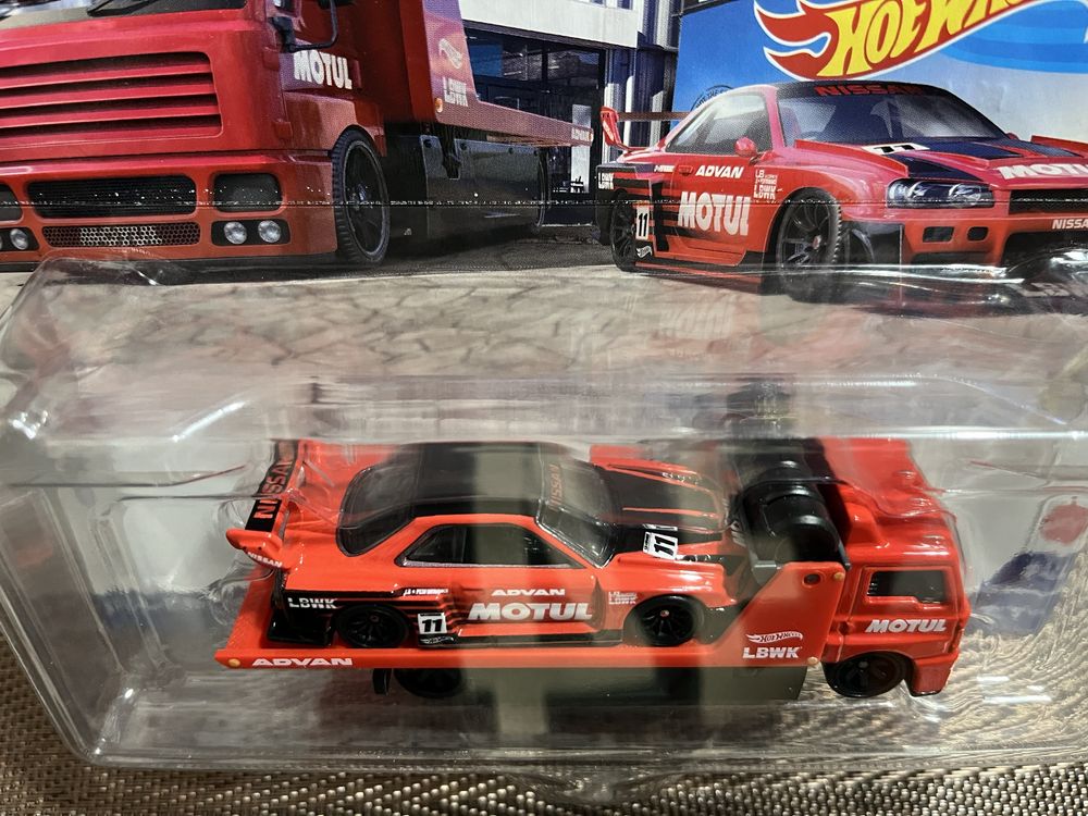 Hot Wheels Team Transport #44 LB-ER34 Super Silhouette Nissan Skyline