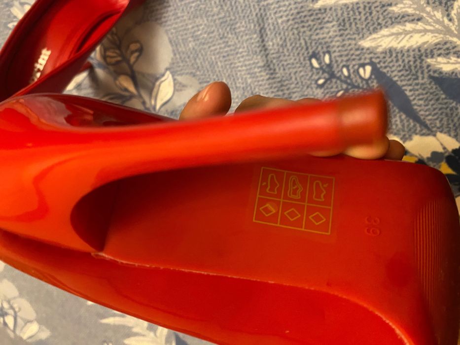 Pantofi rosii cu toc 38 noi