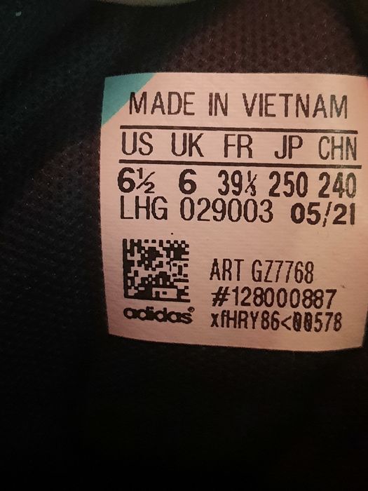 Adidasi adidas pentru baschet