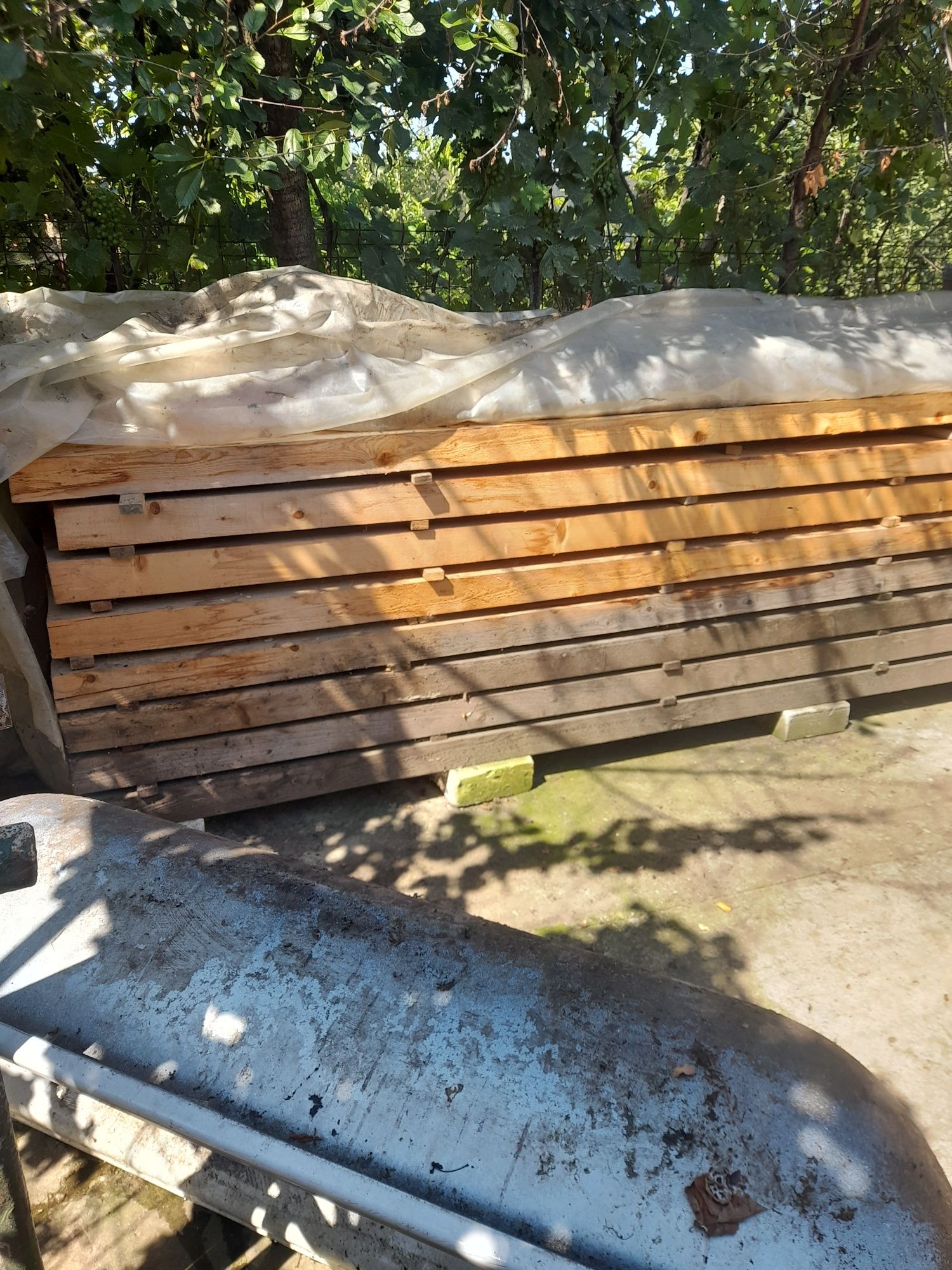 Materiial lemnos ideal pentru foișoare, terase ,etc.( pătrați brad 4×1