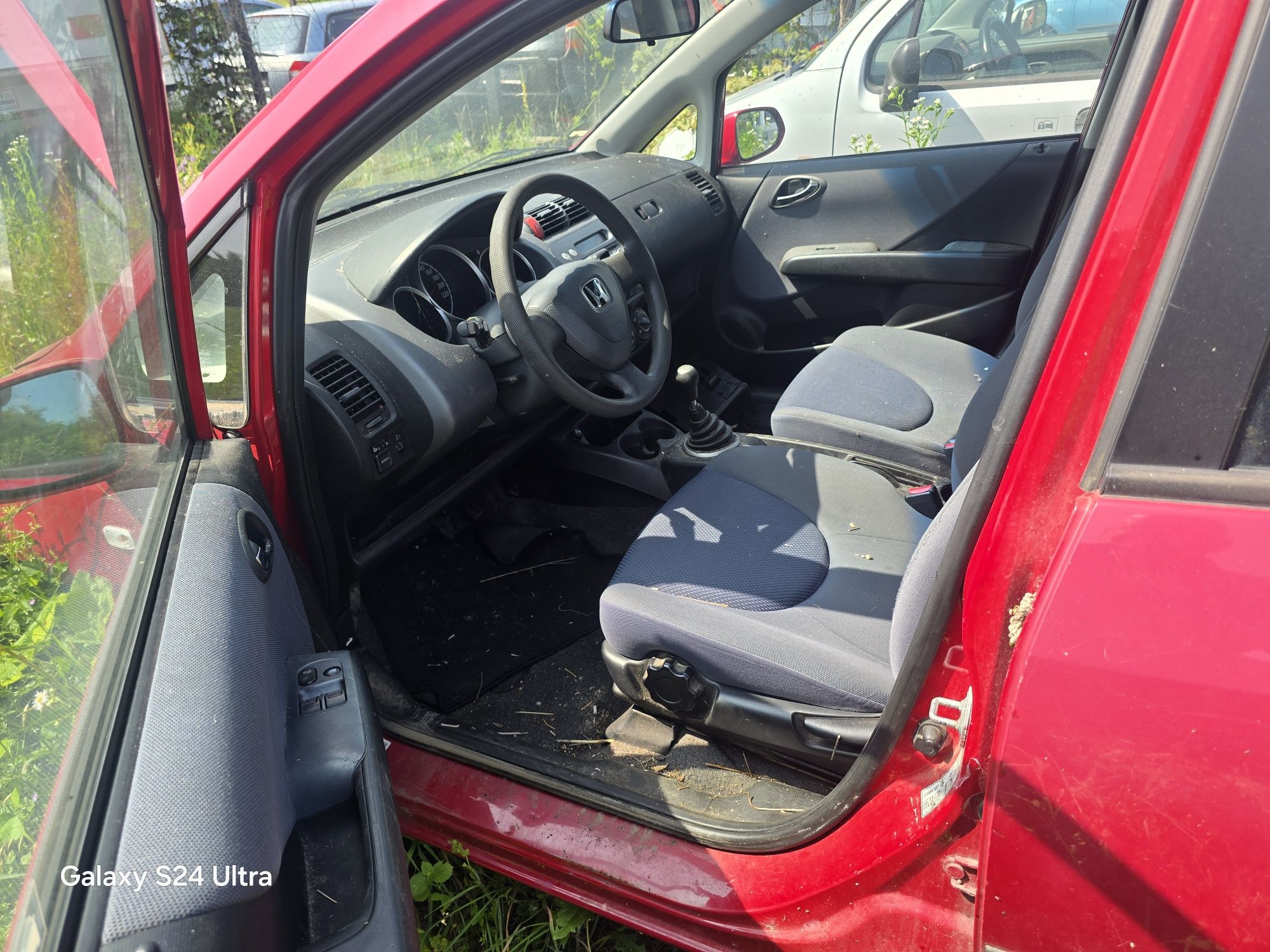 Honda jazz. Продава се на части!